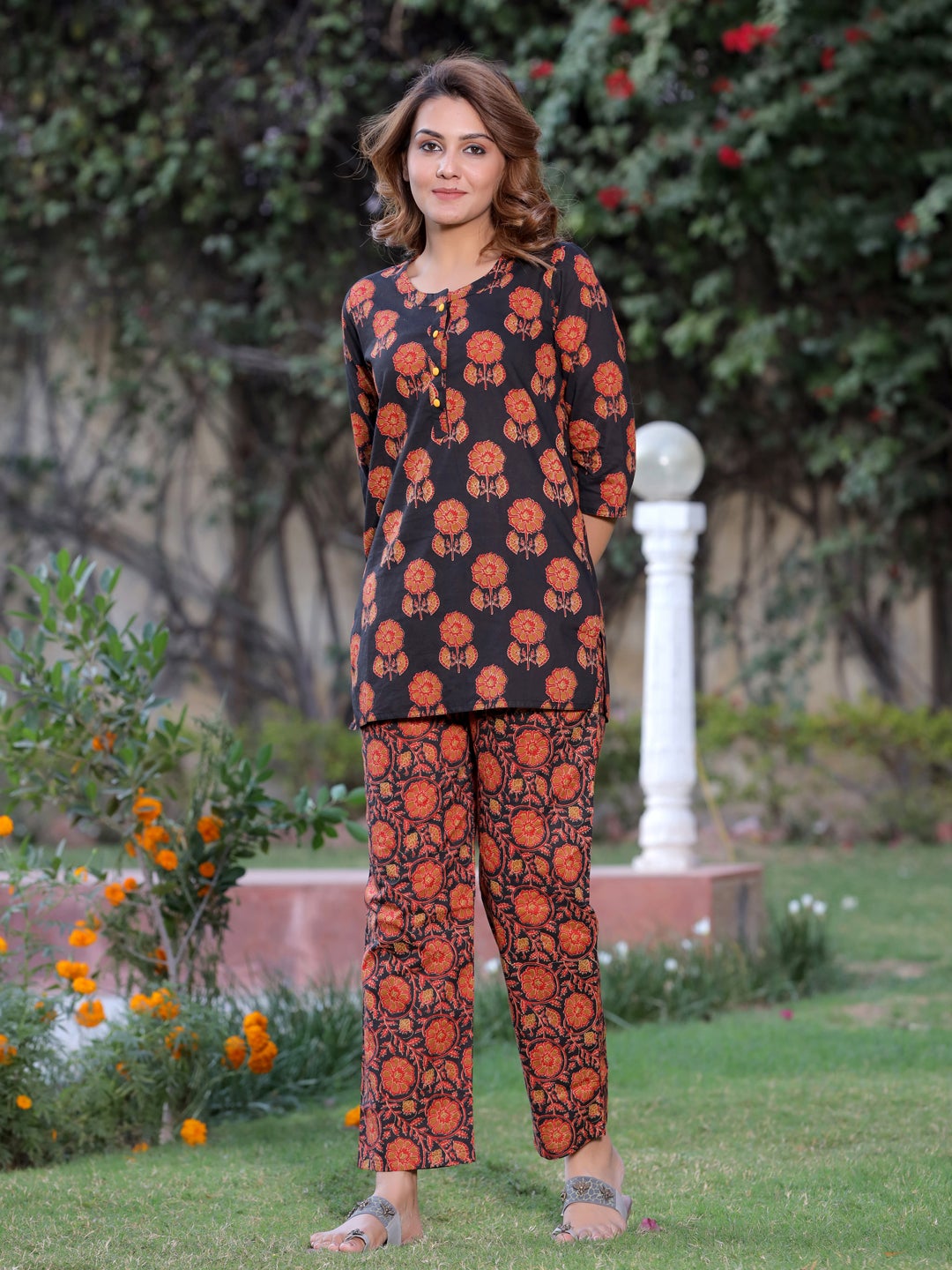 Black Ethnic Print Straight Cotton Short Kurta With Pyjamas