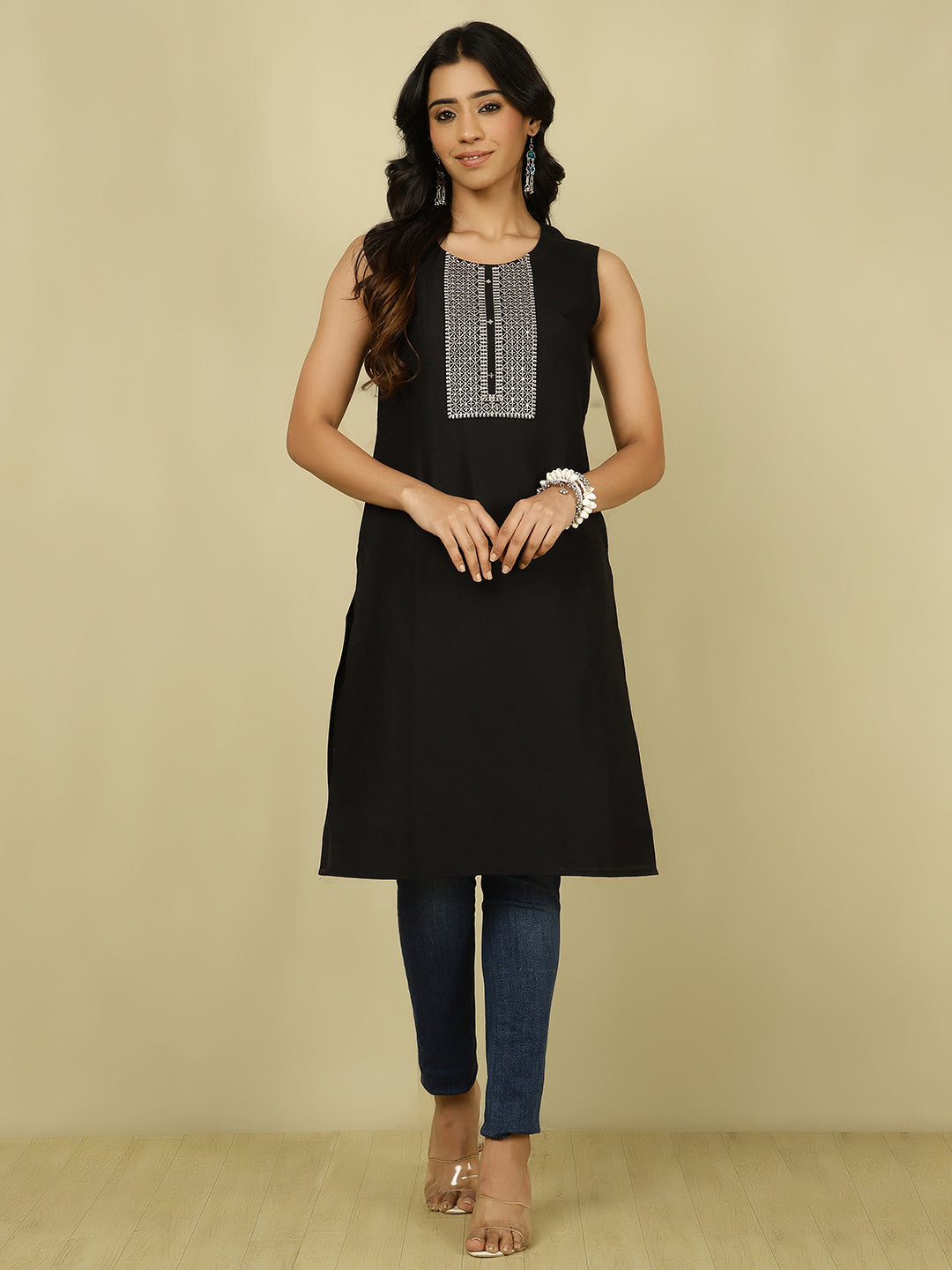 Black Embroidered Sleeveless Kurta