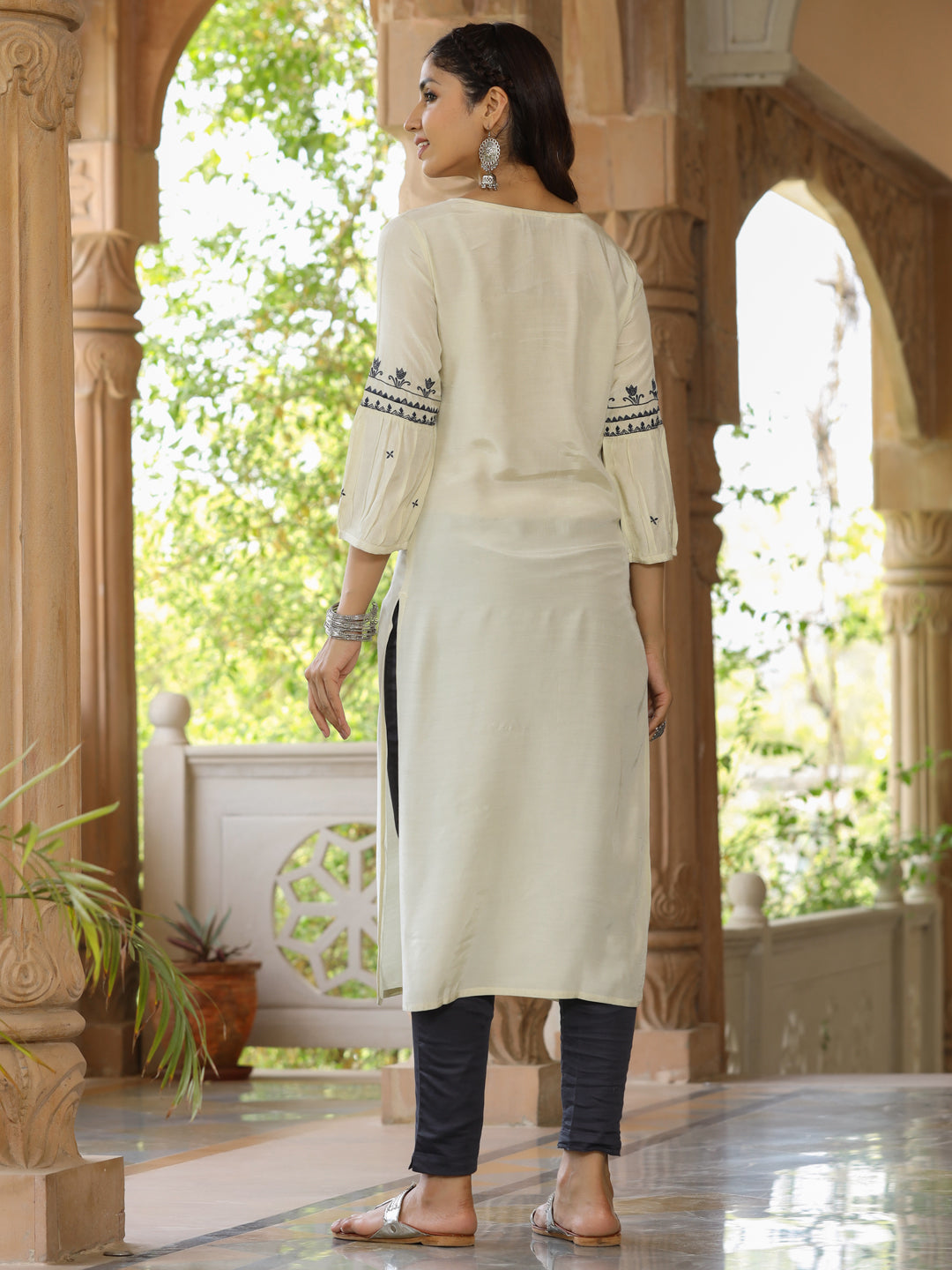 Off White Embroidered Rayon Kurta With Puffed Sleeves