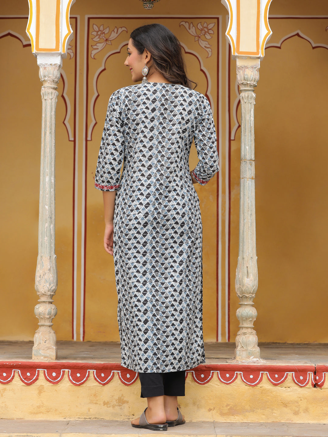 Jaipur Kurti Women Grey Geometric Straight Cotton Kurtas