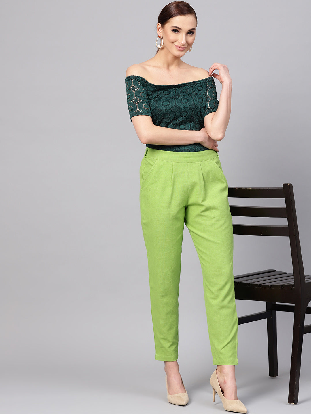 Shop Calvin Klein Twill paper cotton cropped pants - Beige on Rinascente