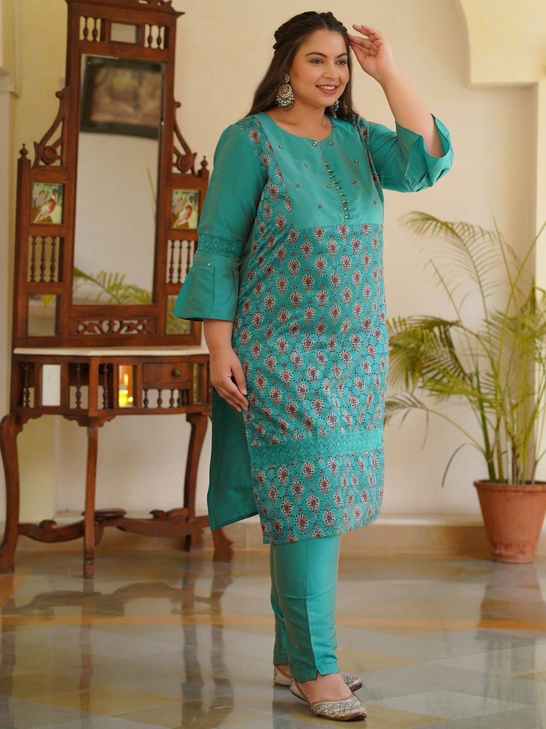 Women Green Printed Embroidered Kurta With Trousers