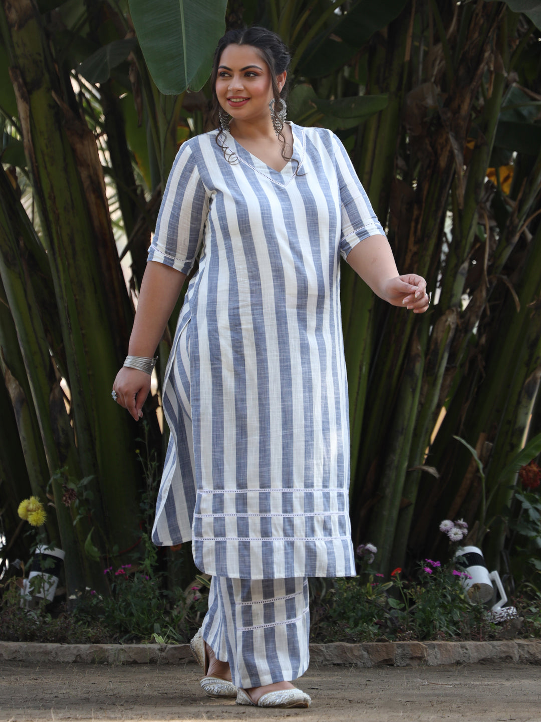 Women White & Blue Striped Kurta With Palazzos