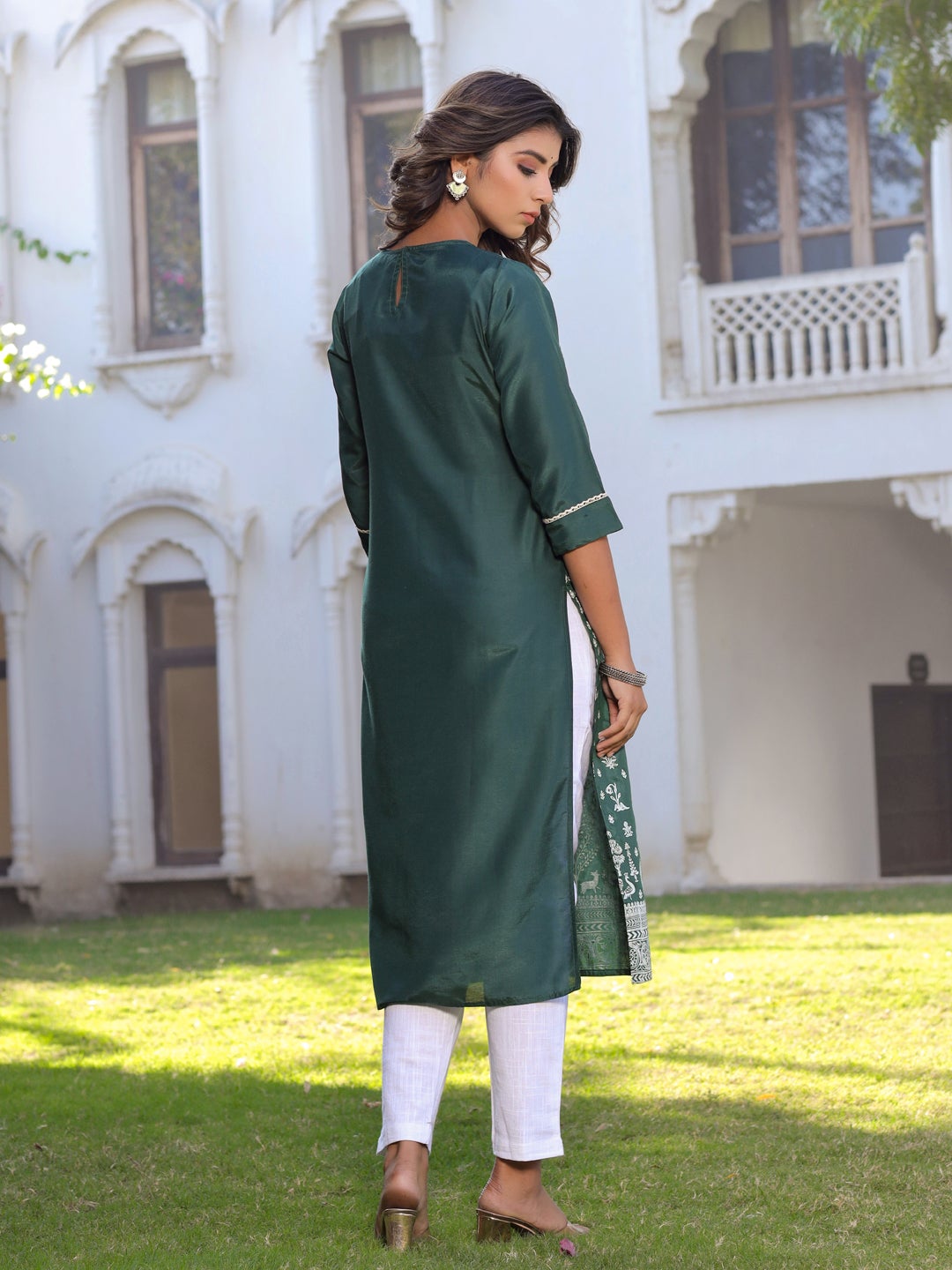Green Ethnic Motifs Straight Silk Blend Kurta With Pants